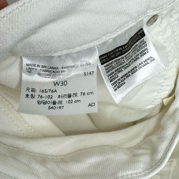 Levi’s white denim classic Bermuda shorts size 30 - Picture 10 of 13